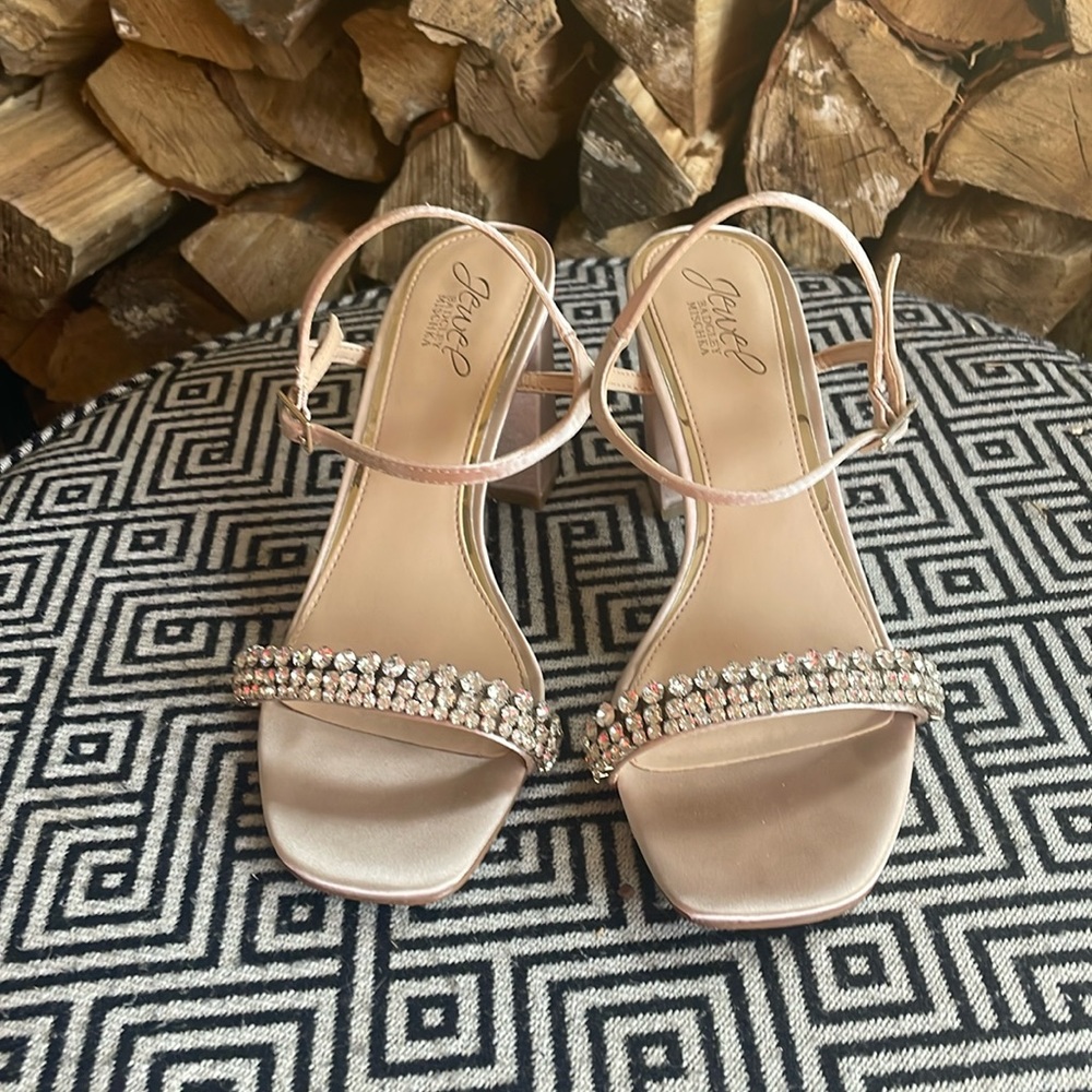 Jewel Badgley Mischka, Lori heeled sandal